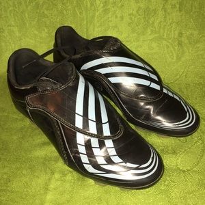 Adidas Soccer Sport Shoes / Women or Boys